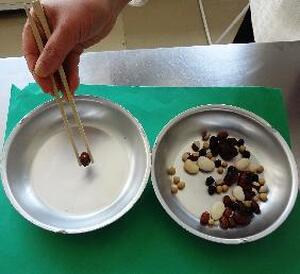 豆つまみゲーム