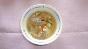 北海道産じゃがもちのけんちん汁